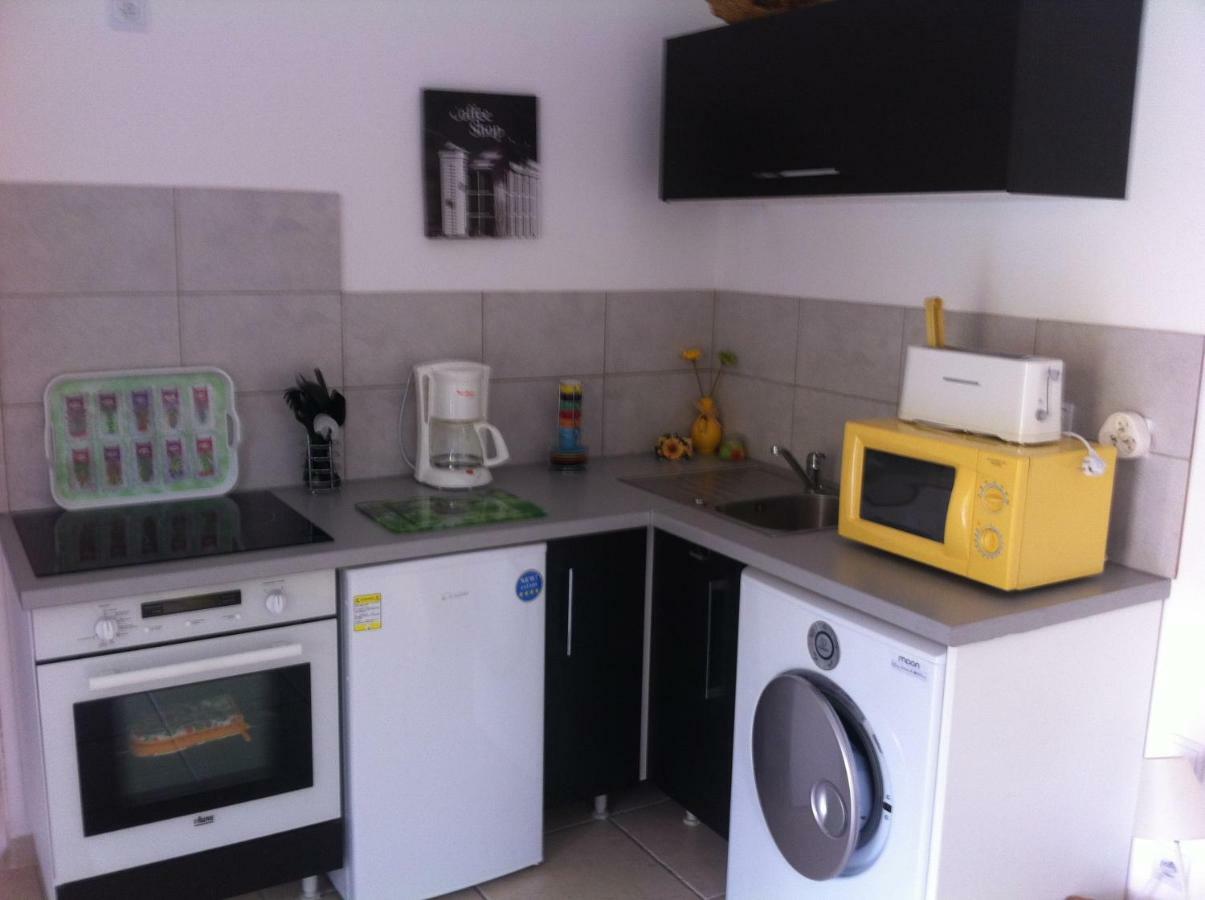Les cigales des prés Studio Aups Extérieur photo