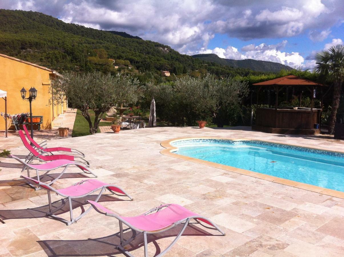 Les cigales des prés Studio Aups Extérieur photo