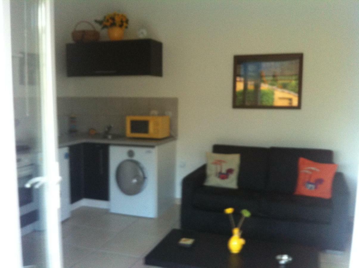 Les cigales des prés Studio Aups Extérieur photo